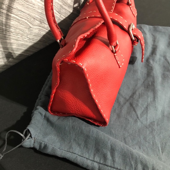 💥SOLD💥🌺Authentic Fendi Baguette Handbag in Red Leather🌺 - Picture 5 of 17